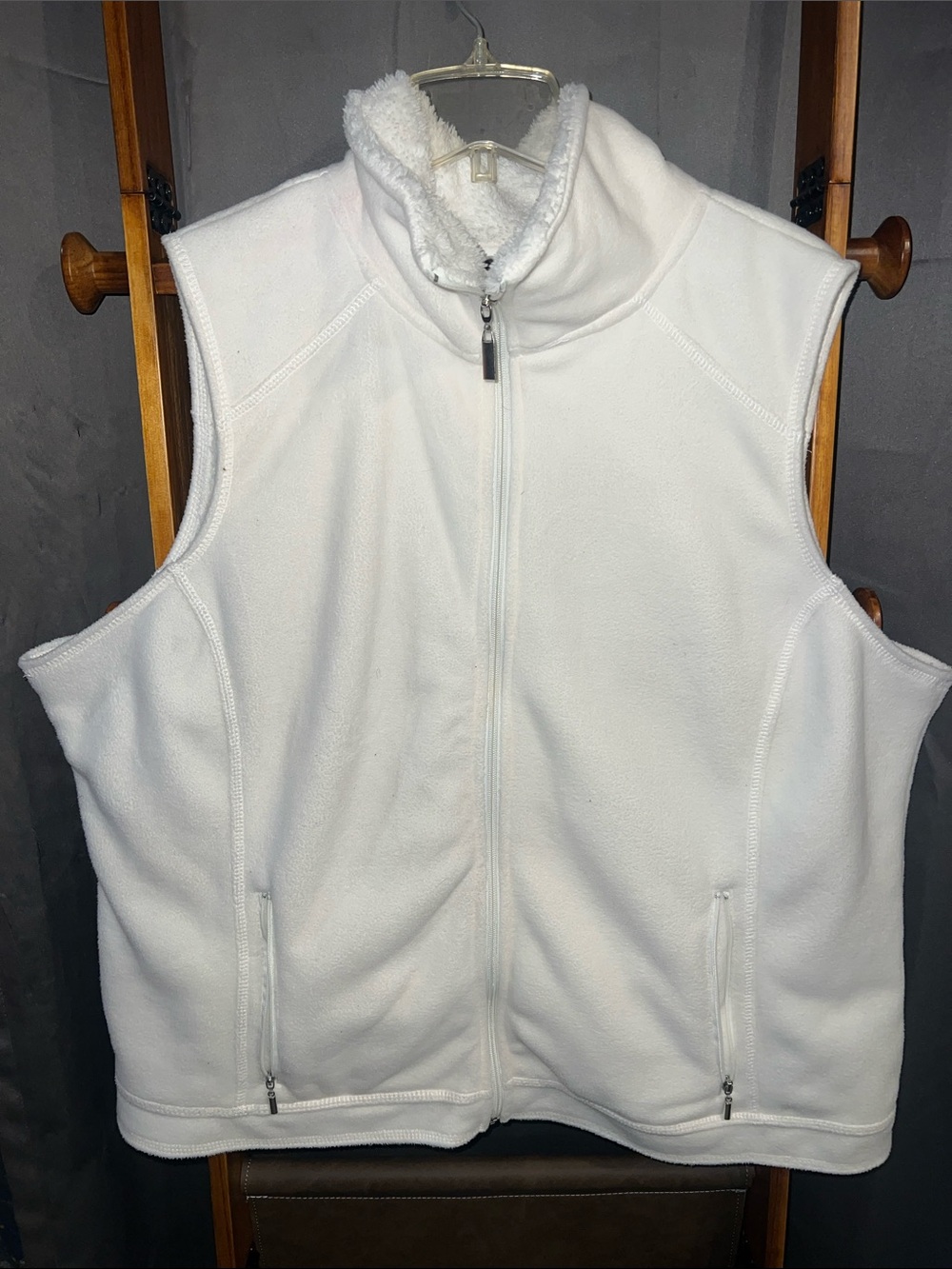 Erika White Fleece Zip-Up Vest with fleece lined  Collared size 1X EUC